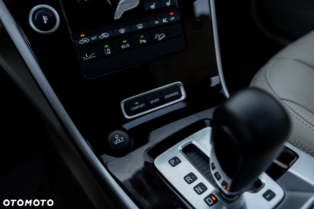 Volvo XC 60 T6 AWD RDesign - 30