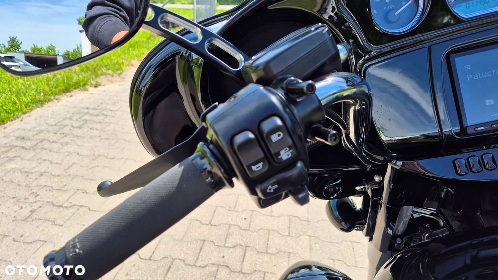 Harley-Davidson FLH Electra Glide - 17