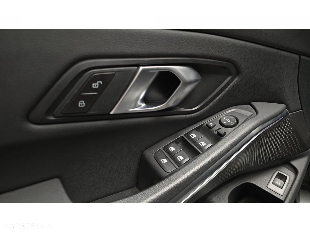 BMW Seria 3 - 32