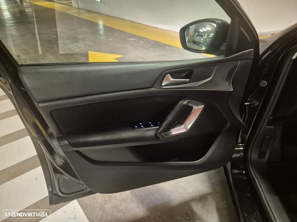 Peugeot 308 SW 1.6 BlueHDi Style - 26