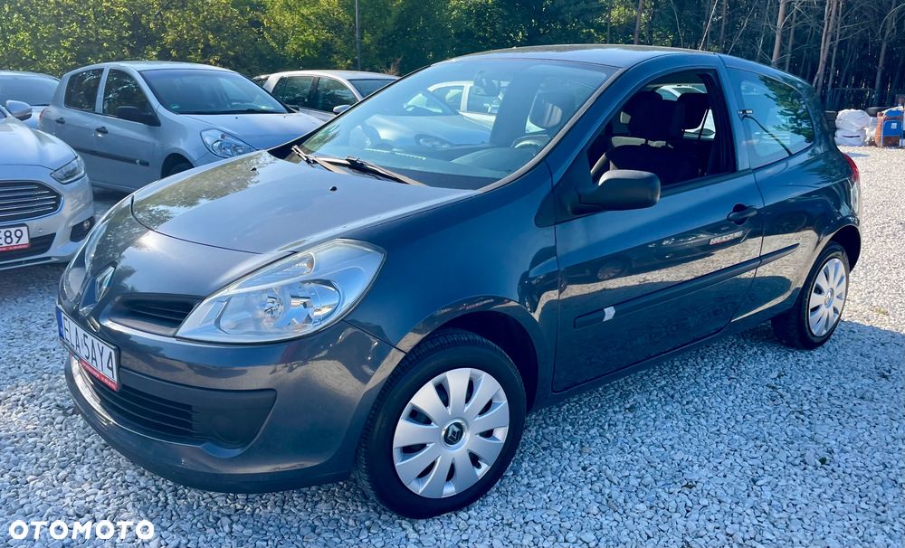 Renault Clio 1.2 16V Authentique - 11