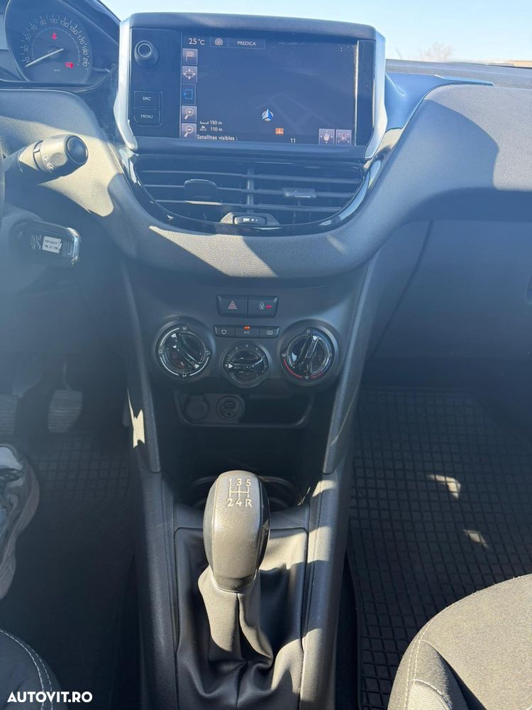 Peugeot 208 PureTech 68 Urban Move - 11