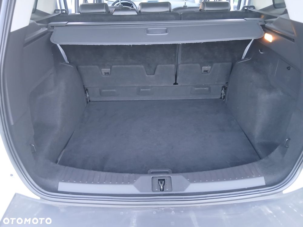 Ford Kuga - 24
