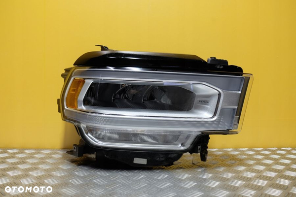 DODGE RAM 2500 3500 2019- REFLEKTOR LAMPA LED JASNA R USA