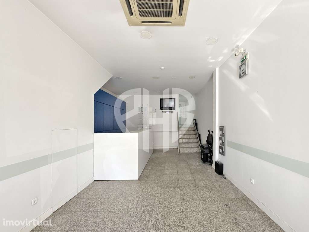 Edifício Comercial 2 Pisos // Rua do Padrão - Pedroso - Grande imagem: 5/42