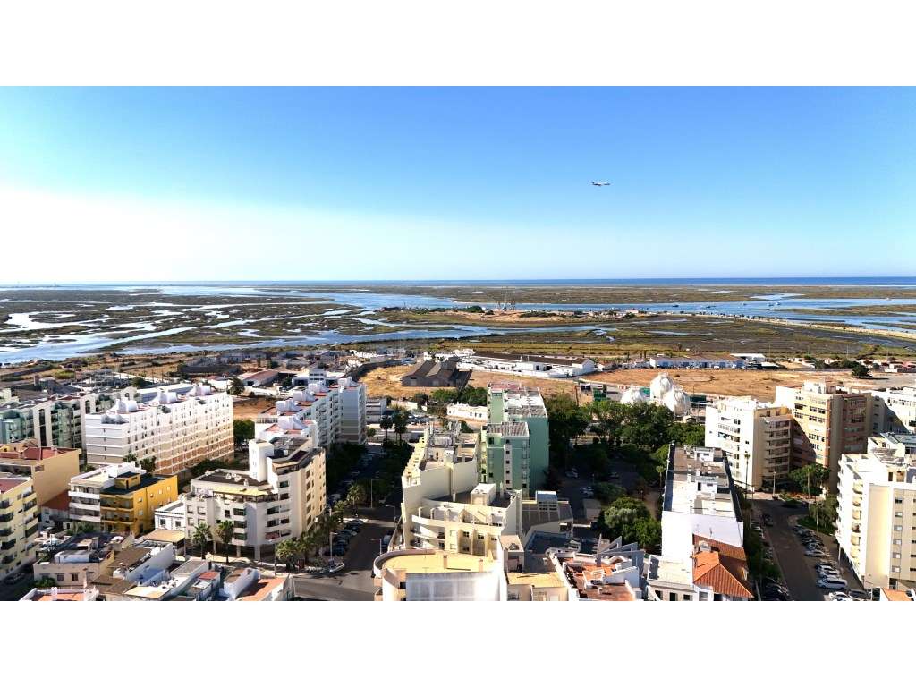 Moradia de 3 quartos totalmente remodelada em Zona Residencial de F... - Grande imagem: 5/57