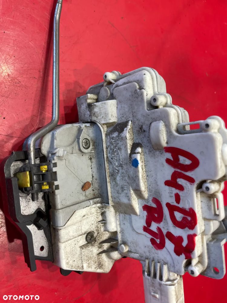 ZAMEK DRZWI PRAWY PRZÓD PRZEDNI AUDI A4 B7 - 3