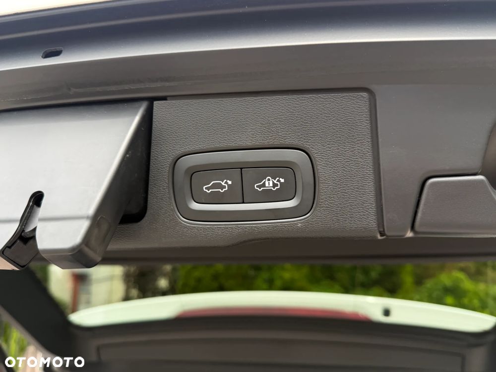 Volvo XC 60 B4 B Momentum Pro - 34