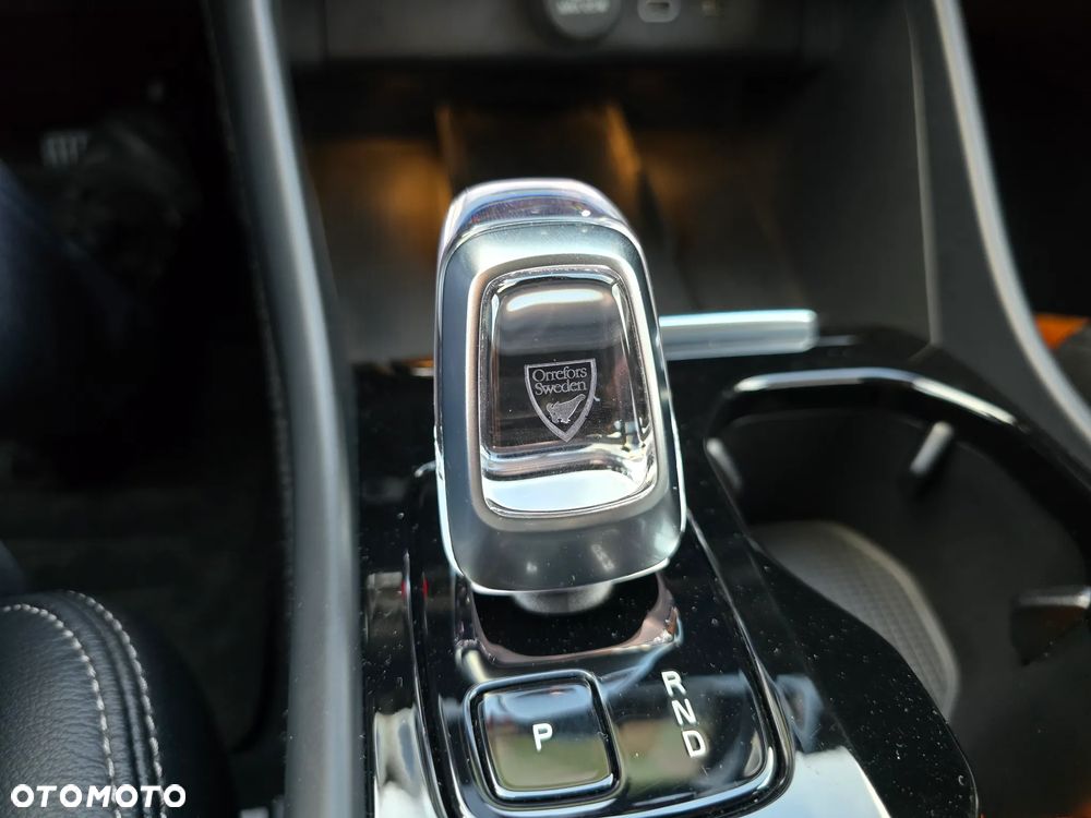 Volvo XC 40 B4 B DKG Plus Dark - 17