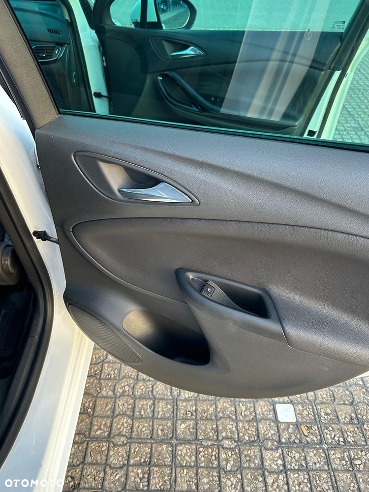 Opel Astra 1.6 CDTI Cosmo - 18