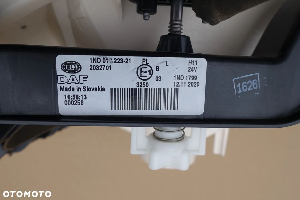 HALOGEN LEWY DAF XF 106 - 2