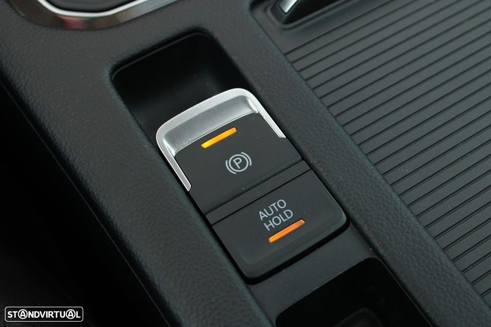 VW Passat Variant 1.6 TDI Highline DSG - 42