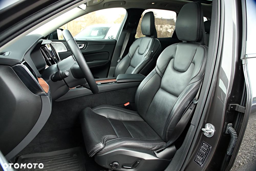 Volvo XC 60 T8 Plug-In Hybrid AWD Ultimate Dark - 15