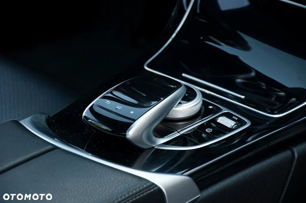 Mercedes-Benz Klasa C 180 (BlueTEC) d 7G-TRONIC AMG Line - 22