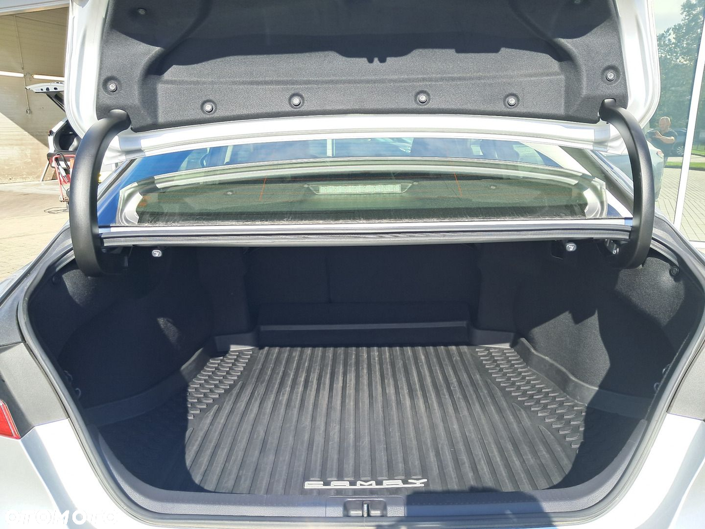 Toyota Camry 2.5 Hybrid Comfort CVT - 17