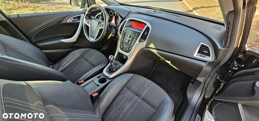 Opel Astra 1.4 Turbo 150 Jahre - 38