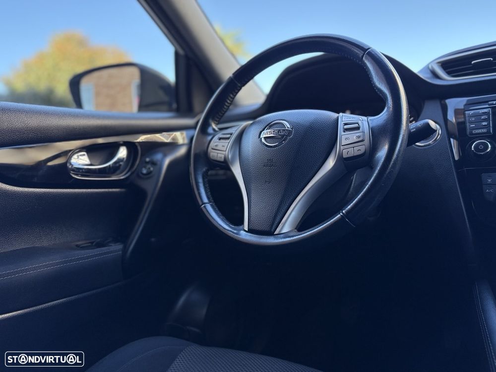 Nissan Qashqai 1.5 dCi N-Connecta 18 - 19
