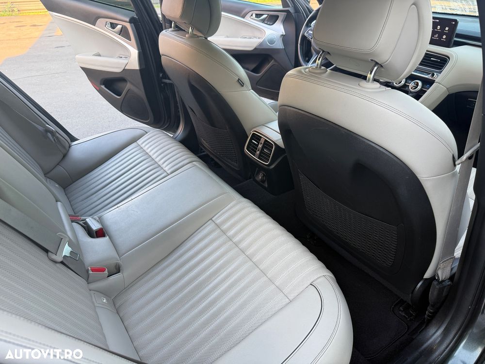 Genesis G70 - 12