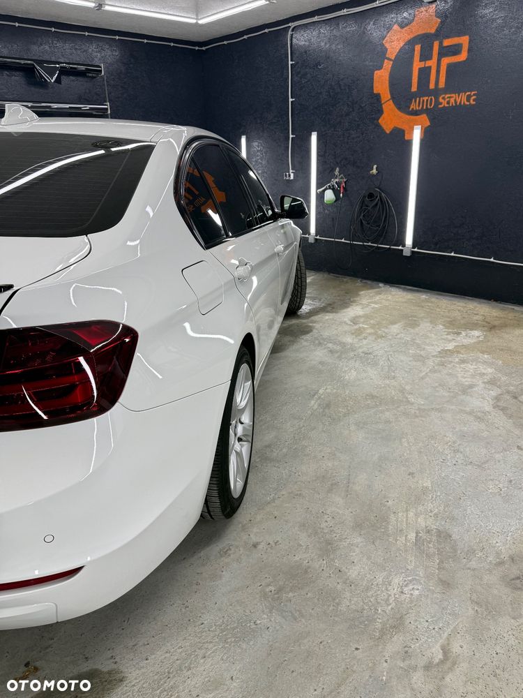 BMW Seria 3 320i - 9