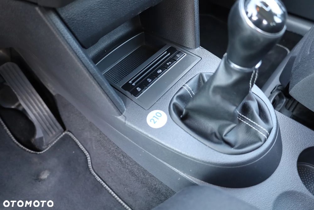 Volkswagen Touran - 21