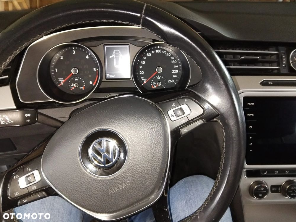 Volkswagen Passat 2.0 TDI SCR Comfortline - 6