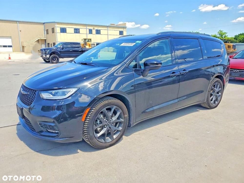 Chrysler Pacifica - 1