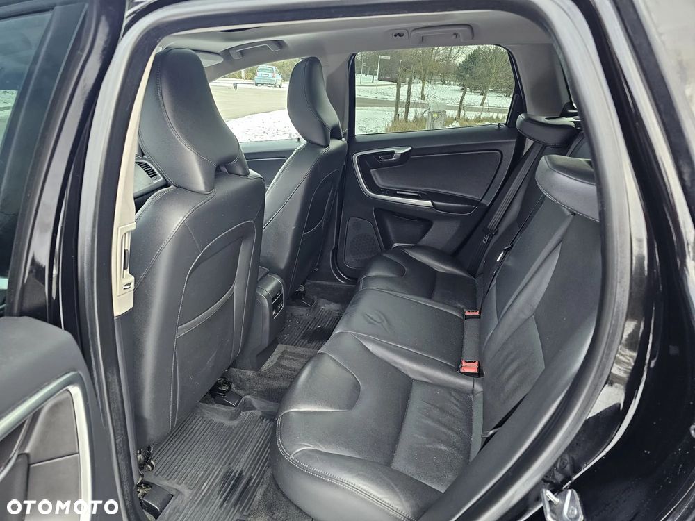 Volvo XC 60 D5 AWD Geartronic Summum - 11