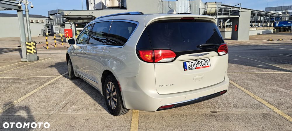 Chrysler Pacifica - 6