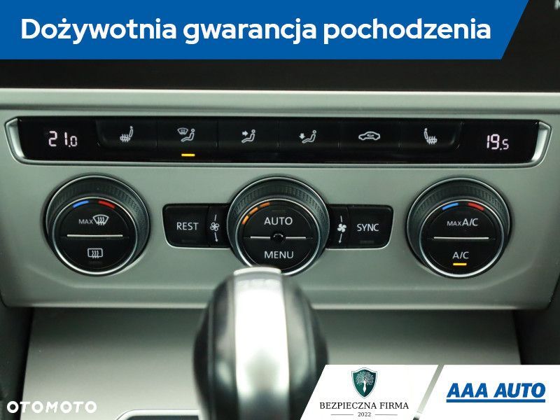 Volkswagen Passat - 11