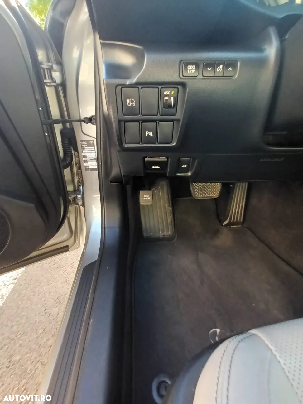 Lexus Seria IS 300h Aut. Executive - 13