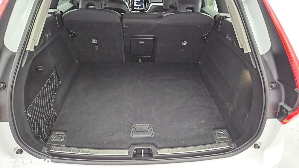 Volvo XC 60 B4 B Momentum Pro - 20