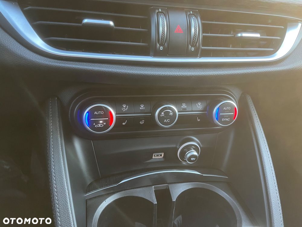 Alfa Romeo Stelvio 2.0 Turbo 16V AT8-Q4 Sprint - 7