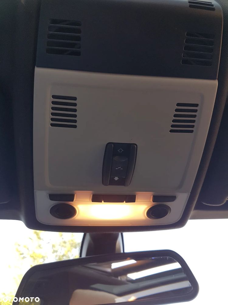 BMW Seria 3 325xi Touring - 23