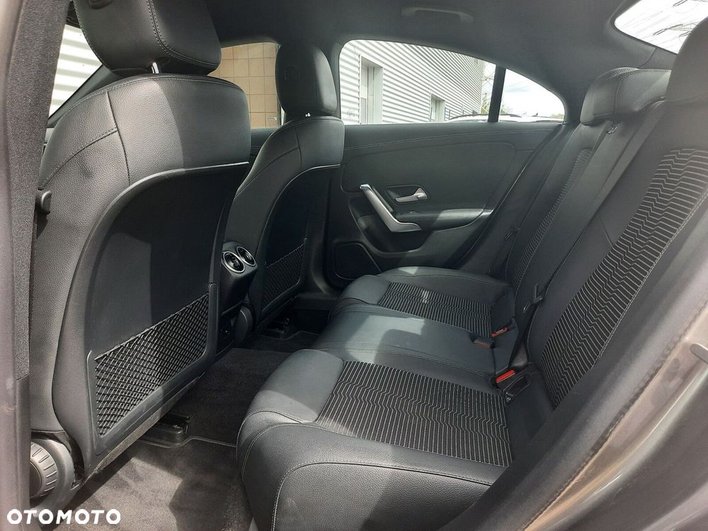 Mercedes-Benz CLA 250 Progressive 7G-DCT - 16
