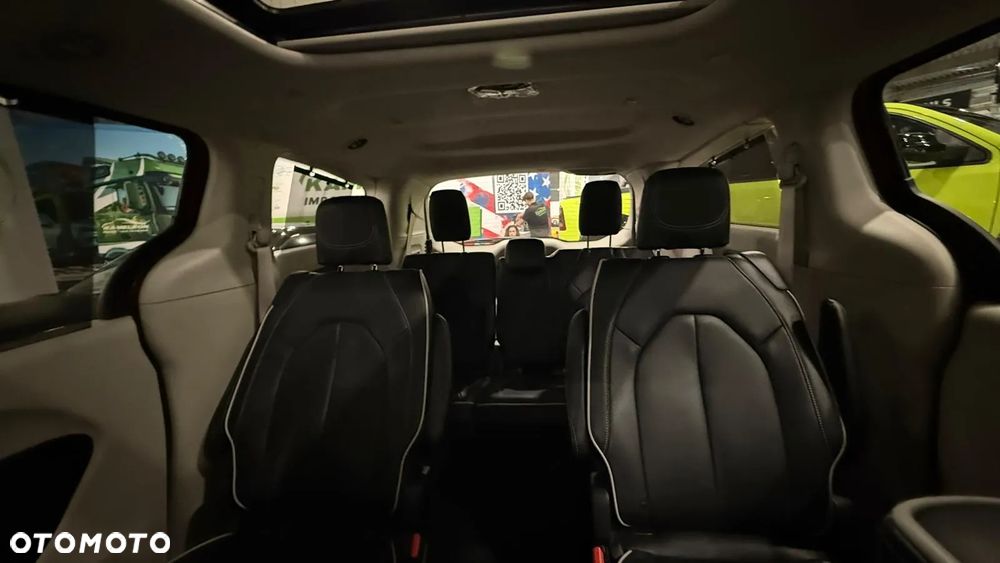 Chrysler Pacifica - 17