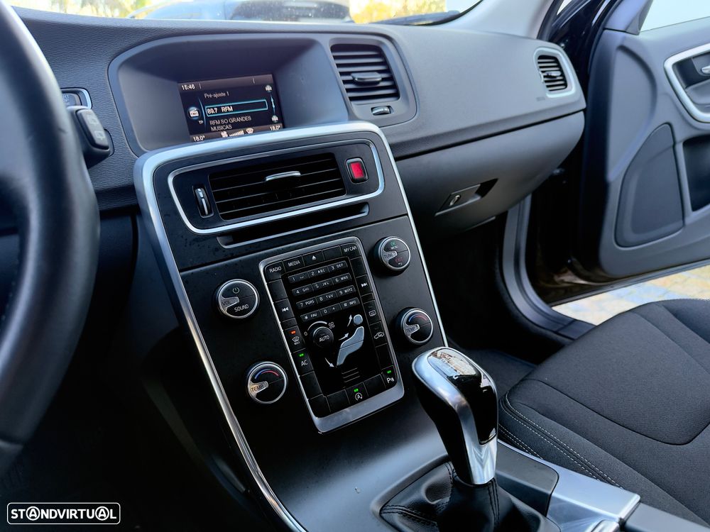 Volvo V60 Cross Country 2.0 D3 Momentum - 44