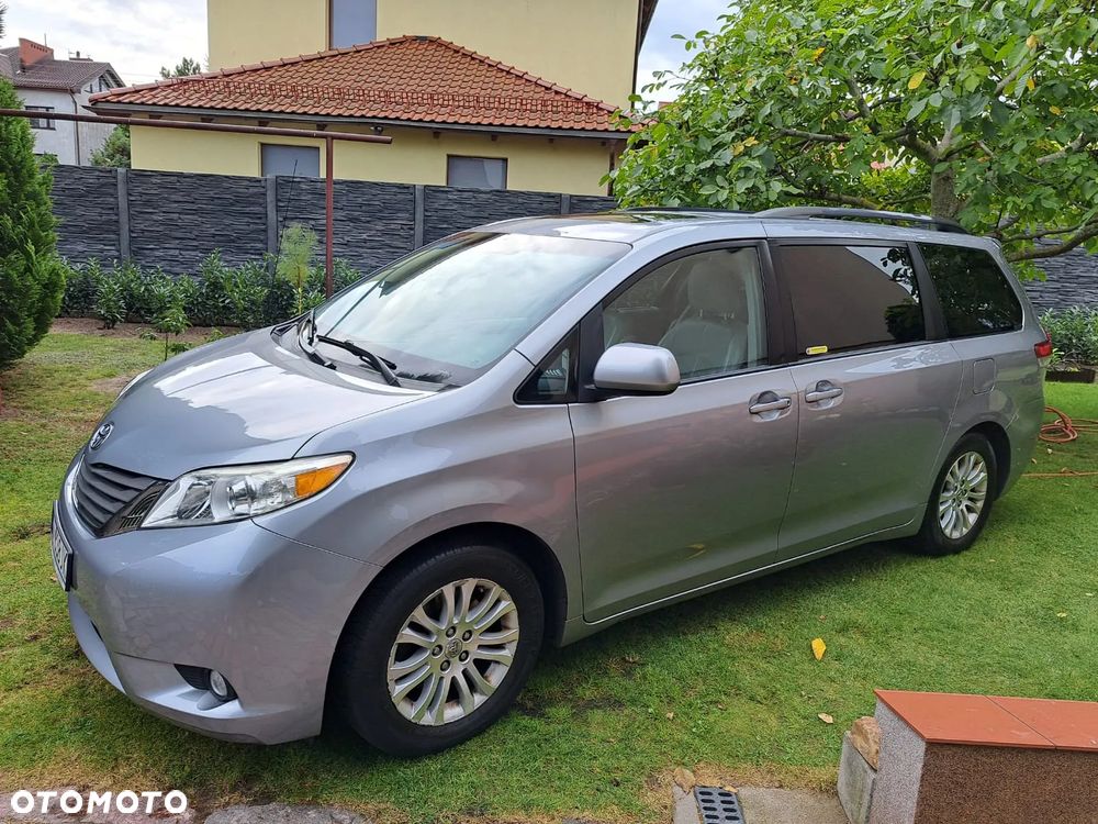 Toyota Sienna - 14