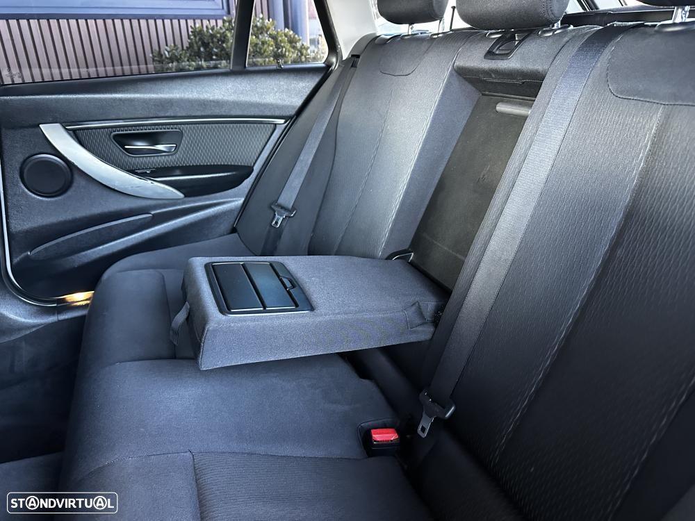BMW 320 d Sport Line - 38