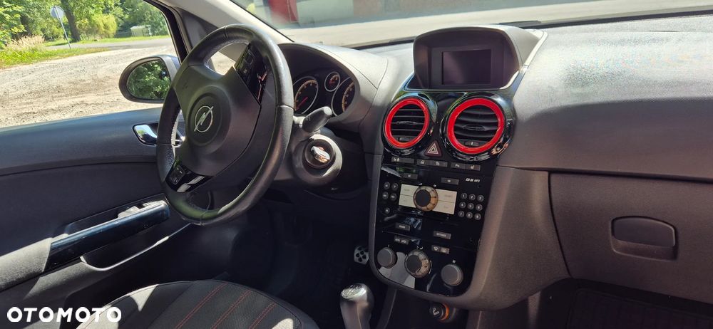 Opel Corsa 1.4 16V Cosmo - 14