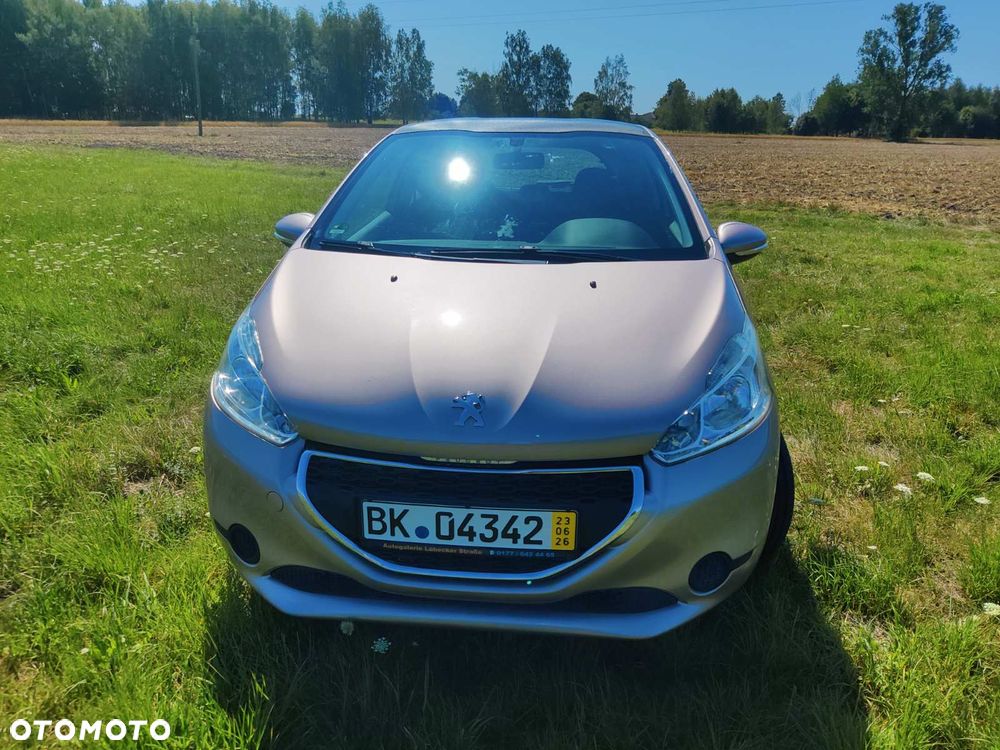 Peugeot 208 - 10