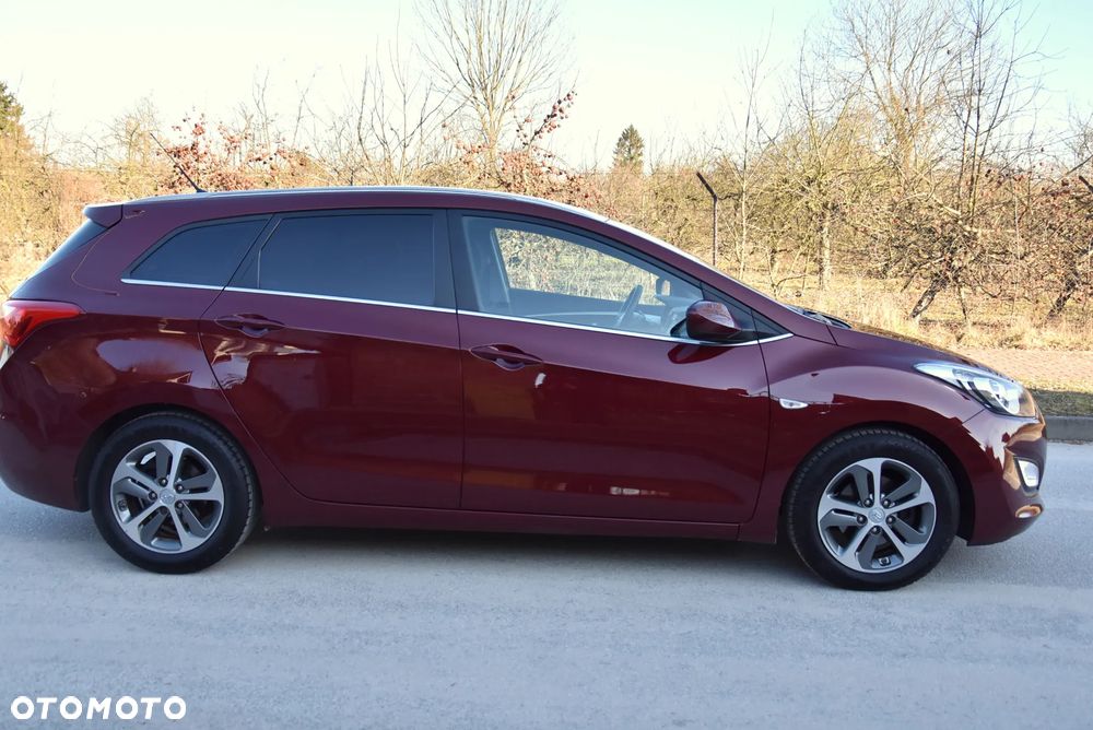 Hyundai i30 blue 1.6 GDI YES Gold - 12