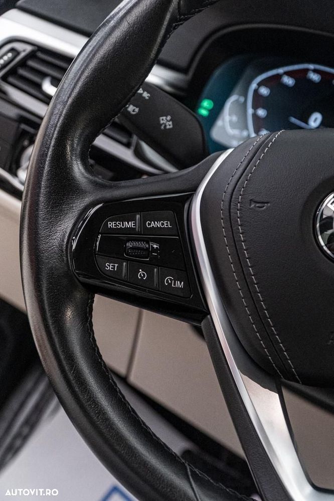 BMW Seria 5 520i Aut. Luxury Line - 24