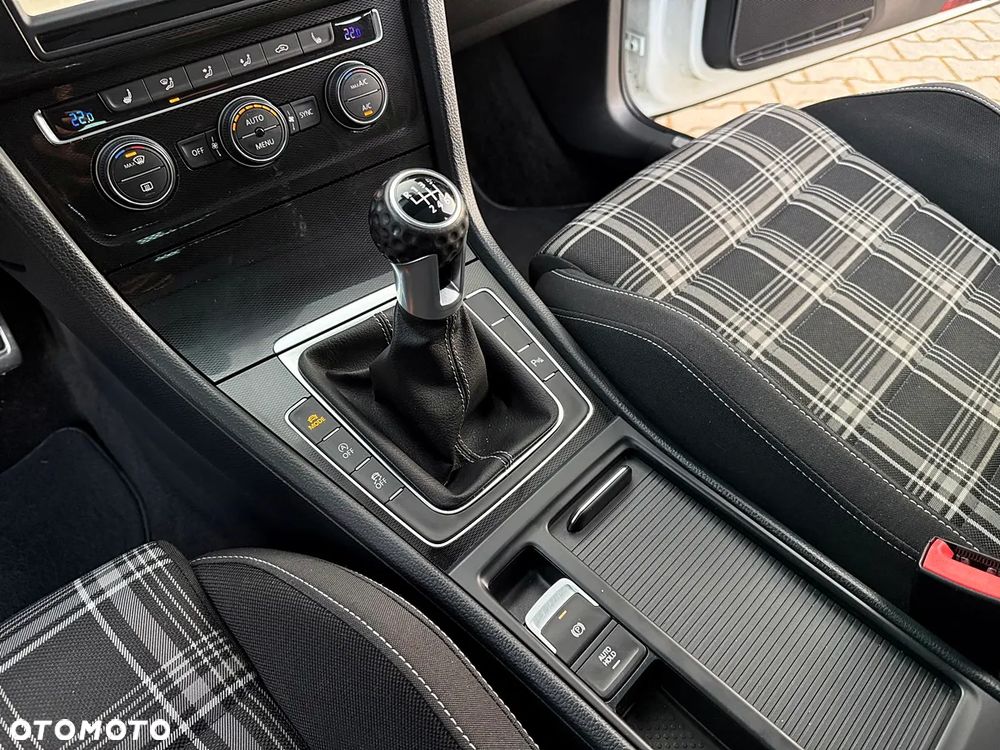 Volkswagen Golf 2.0 TDI BMT GTD - 35