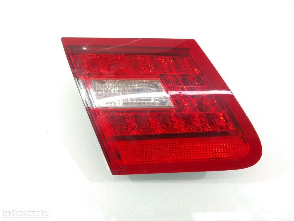 FAROLIM TRASEIRO ESQUERDO MERCEDES-BENZ CLASE - 1