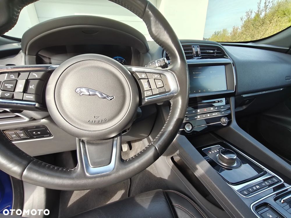 Jaguar F-Pace - 24