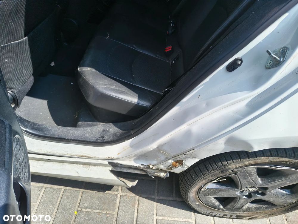 Toyota Prius (Hybrid) - 10