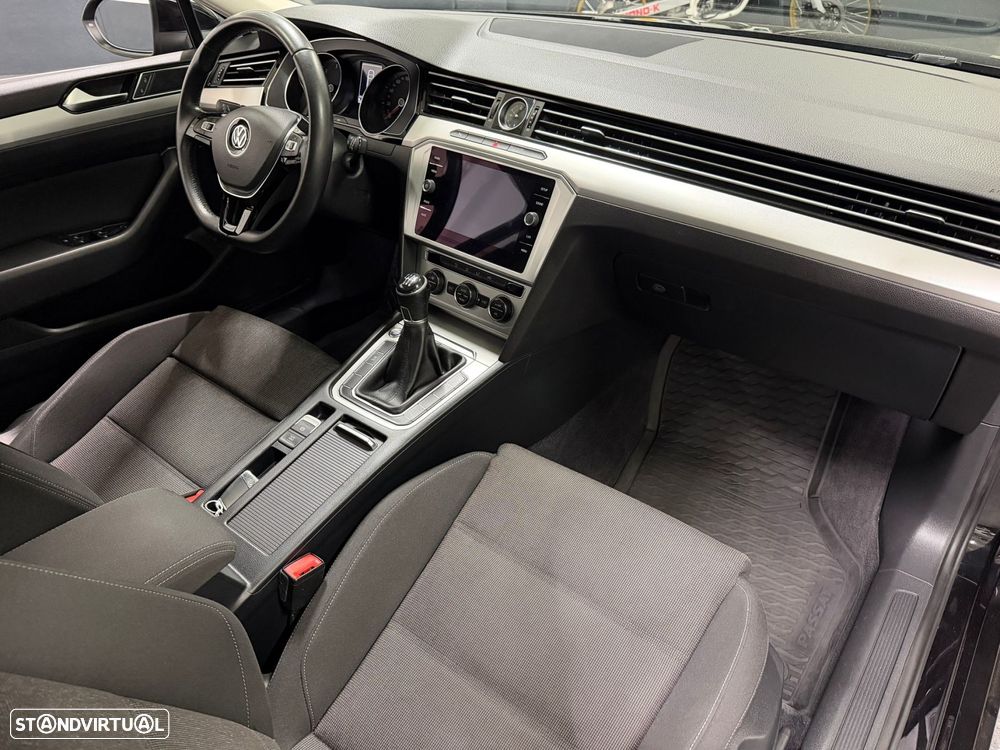 VW Passat Variant 1.6 TDI Confortline - 23