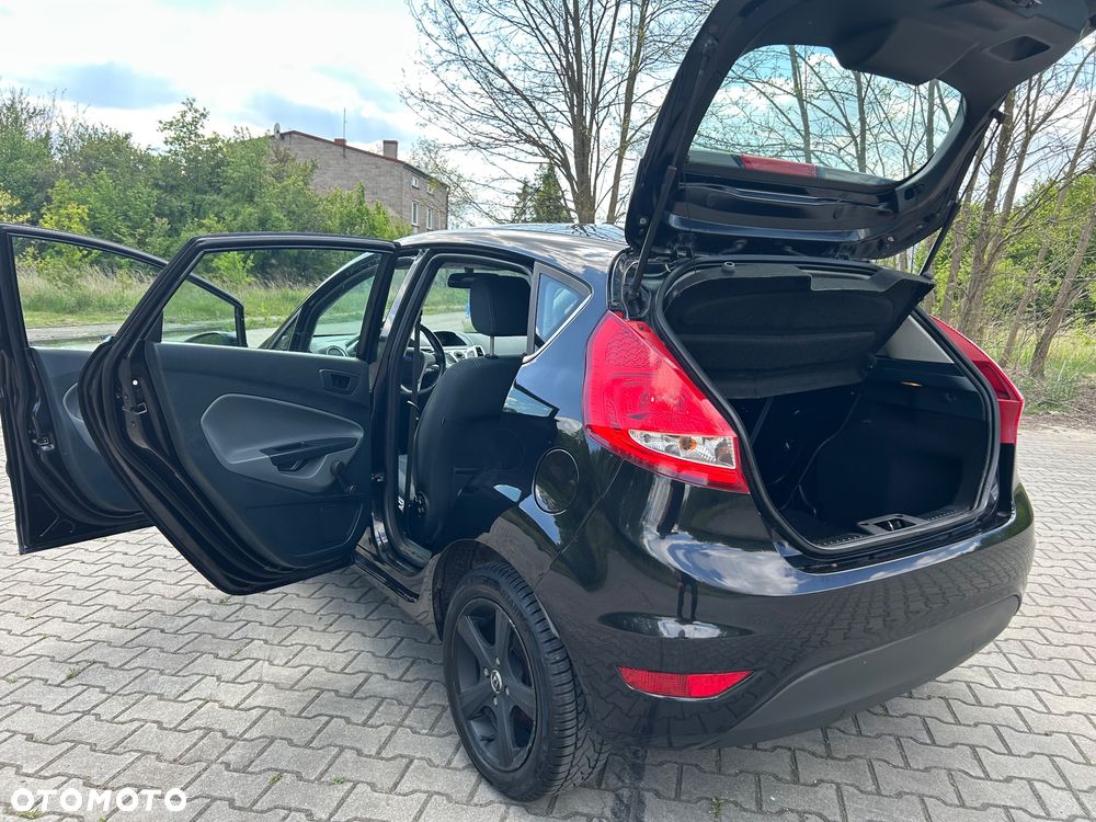 Ford Fiesta 1.4 Ghia - 26