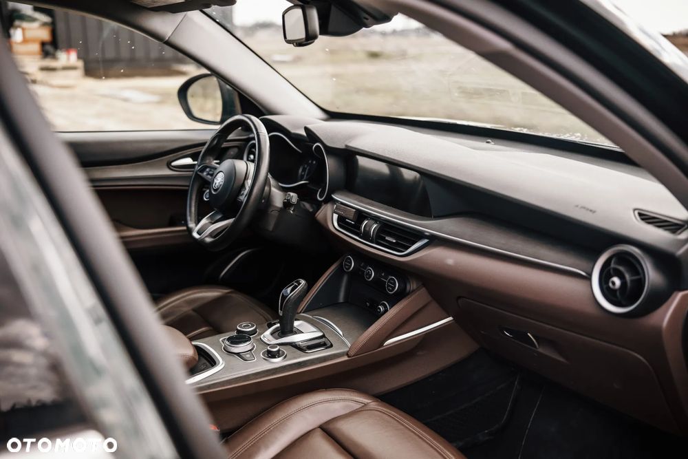 Alfa Romeo Stelvio 2.0 Turbo 16V AT8-Q4 Lusso Ti - 8