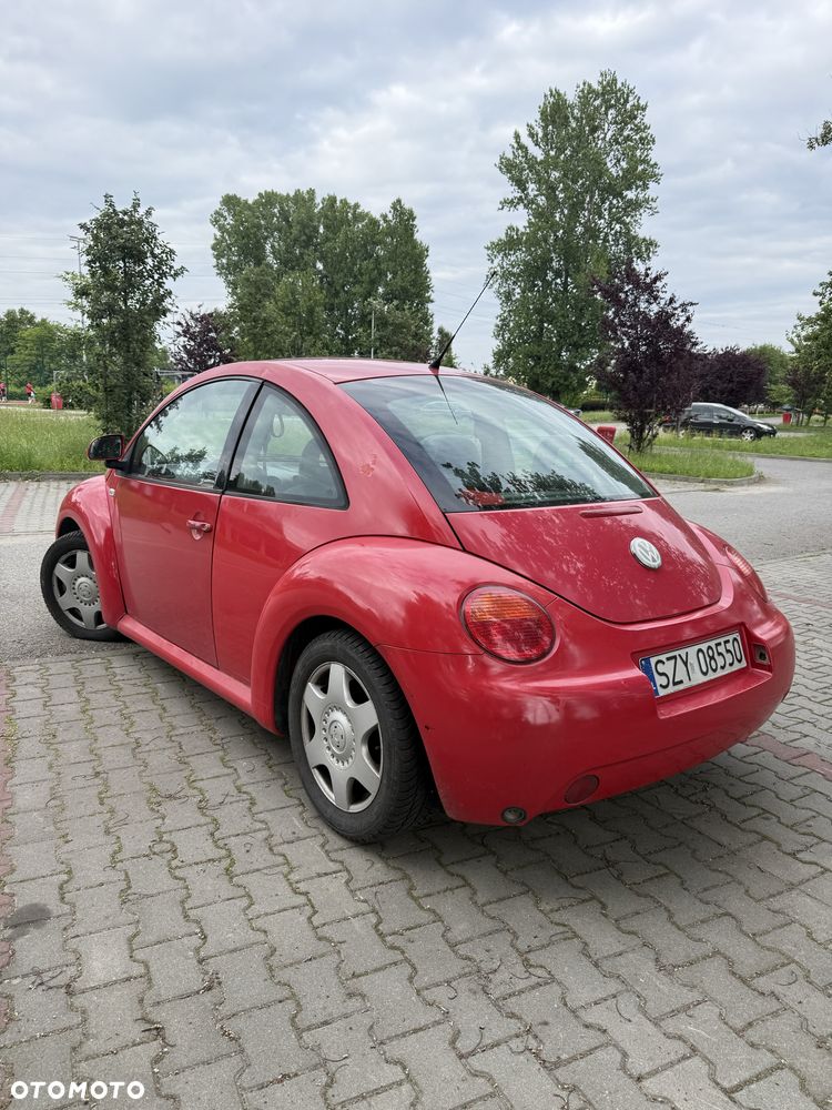 Volkswagen New Beetle - 2